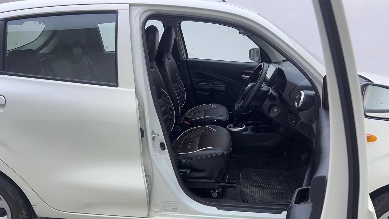 Used 2022 Maruti Suzuki Celerio VXi Petrol Manual interior RIGHT SIDE FRONT DOOR CABIN VIEW