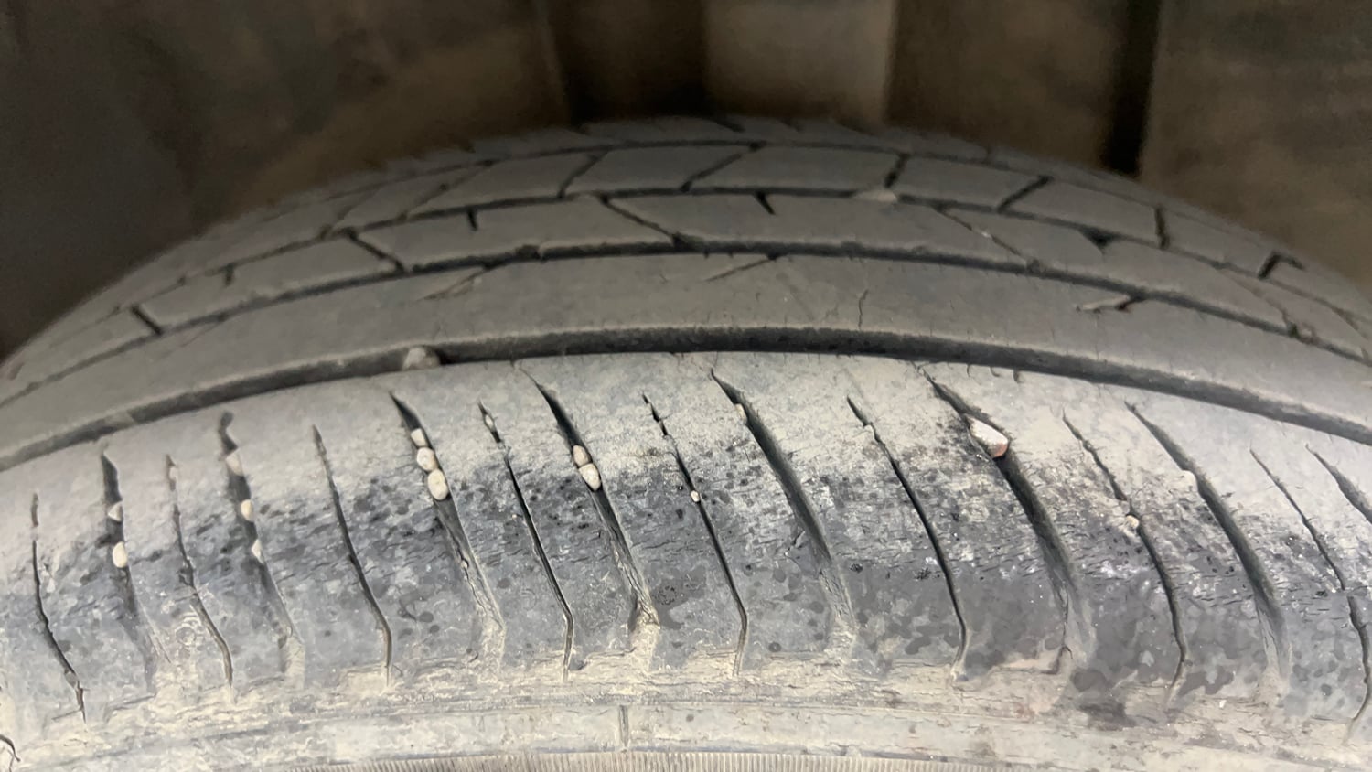 Used 2023 Nissan Magnite XE Petrol Manual tyres LEFT REAR TYRE TREAD VIEW