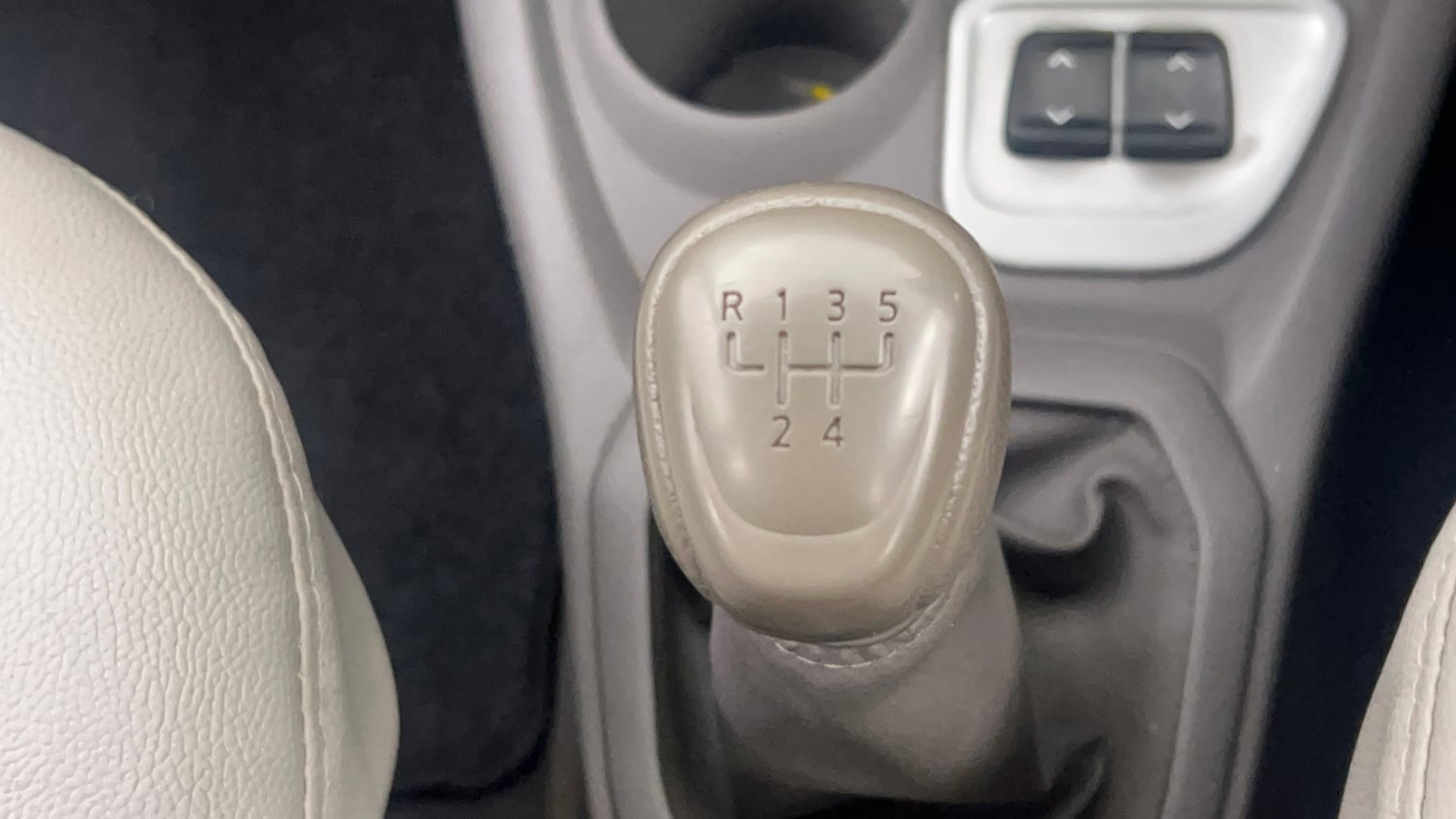 Used 2016 Datsun Redi-GO S Petrol Manual interior GEAR  KNOB VIEW
