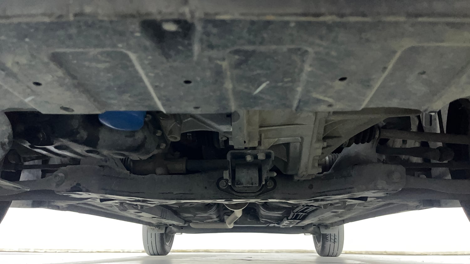 Used 2024 Hyundai Exter SX 1.2 MT Dual Tone Petrol Manual extra FRONT LEFT UNDERBODY VIEW