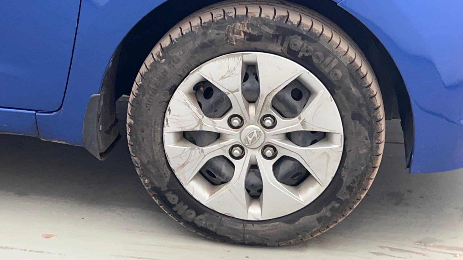 Used 2015 Hyundai Xcent Base 1.2 Petrol Manual tyres RIGHT FRONT TYRE RIM VIEW