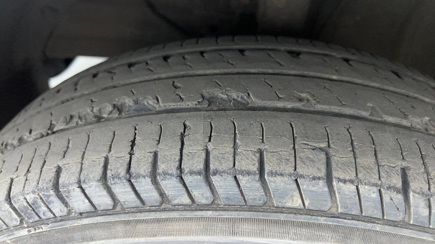 Used 2022 Maruti Suzuki Swift VXi Petrol Manual tyres LEFT FRONT TYRE TREAD VIEW