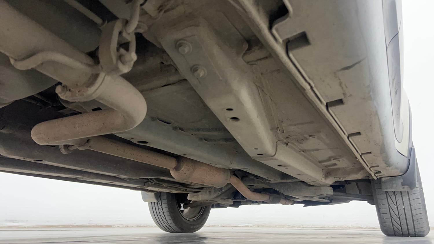 Used 2022 Tata Nexon Kaziranga XZA Plus (Premium) Petrol Automatic extra REAR RIGHT UNDERBODY VIEW