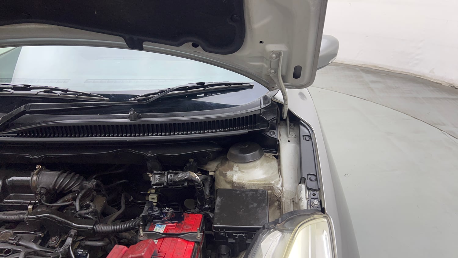 Used 2016 Maruti Suzuki Baleno Delta 1.2 Petrol Manual engine ENGINE LEFT SIDE HINGE & APRON VIEW