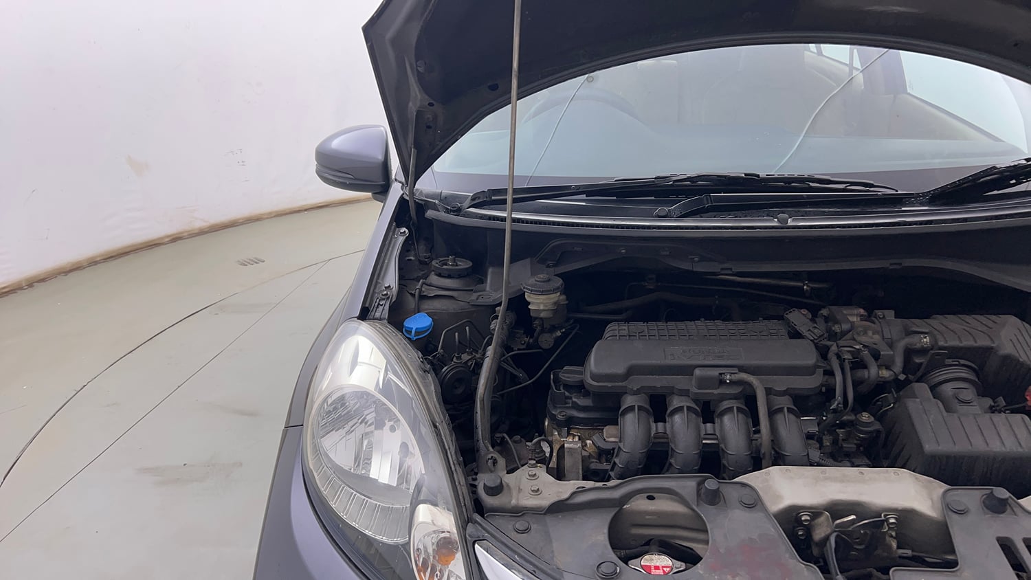 Used 2017 Honda Amaze 1.2 S i-VTEC Opt Petrol Manual engine ENGINE RIGHT SIDE HINGE & APRON VIEW