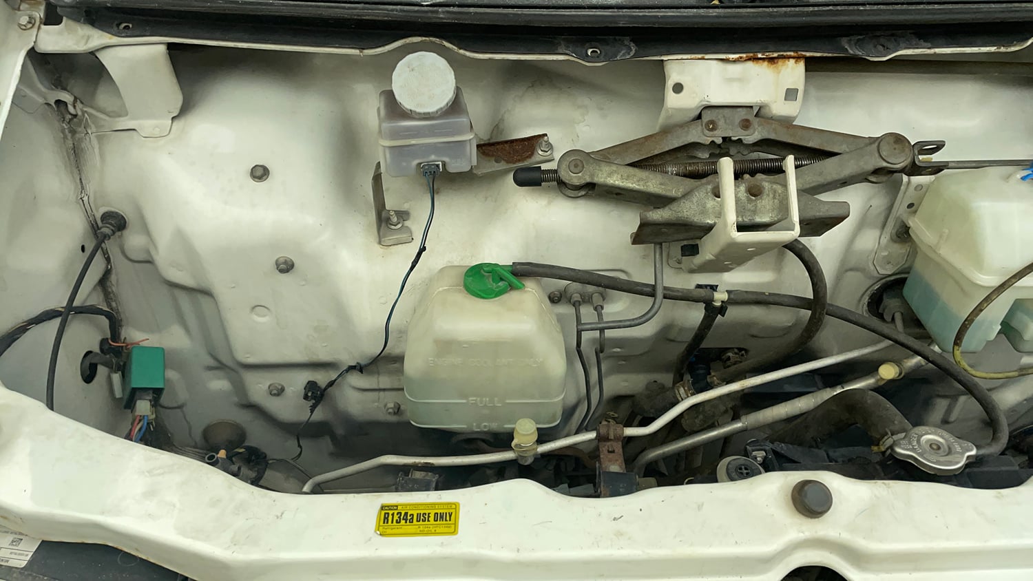 Used 2013 Maruti Suzuki Eeco 5 STR WITH A/C+HTR Petrol Manual engine ENGINE RIGHT SIDE VIEW