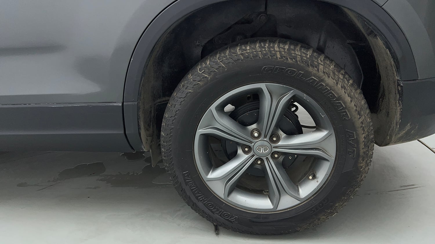 Used 2021 Tata Harrier XZ Diesel Manual tyres LEFT REAR TYRE RIM VIEW