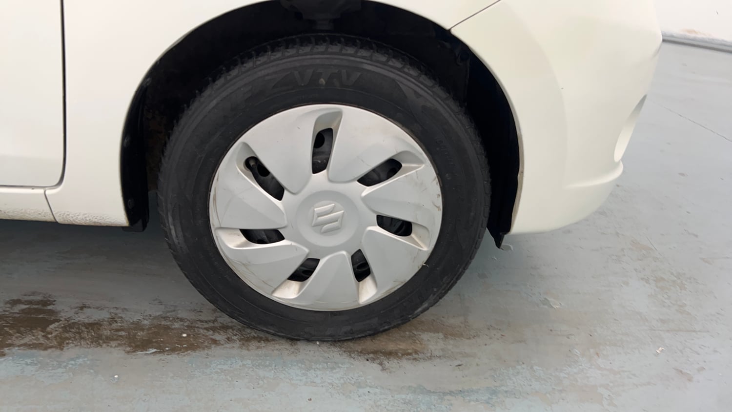 Used 2017 Maruti Suzuki Celerio VXi AMT Petrol Automatic tyres RIGHT FRONT TYRE RIM VIEW