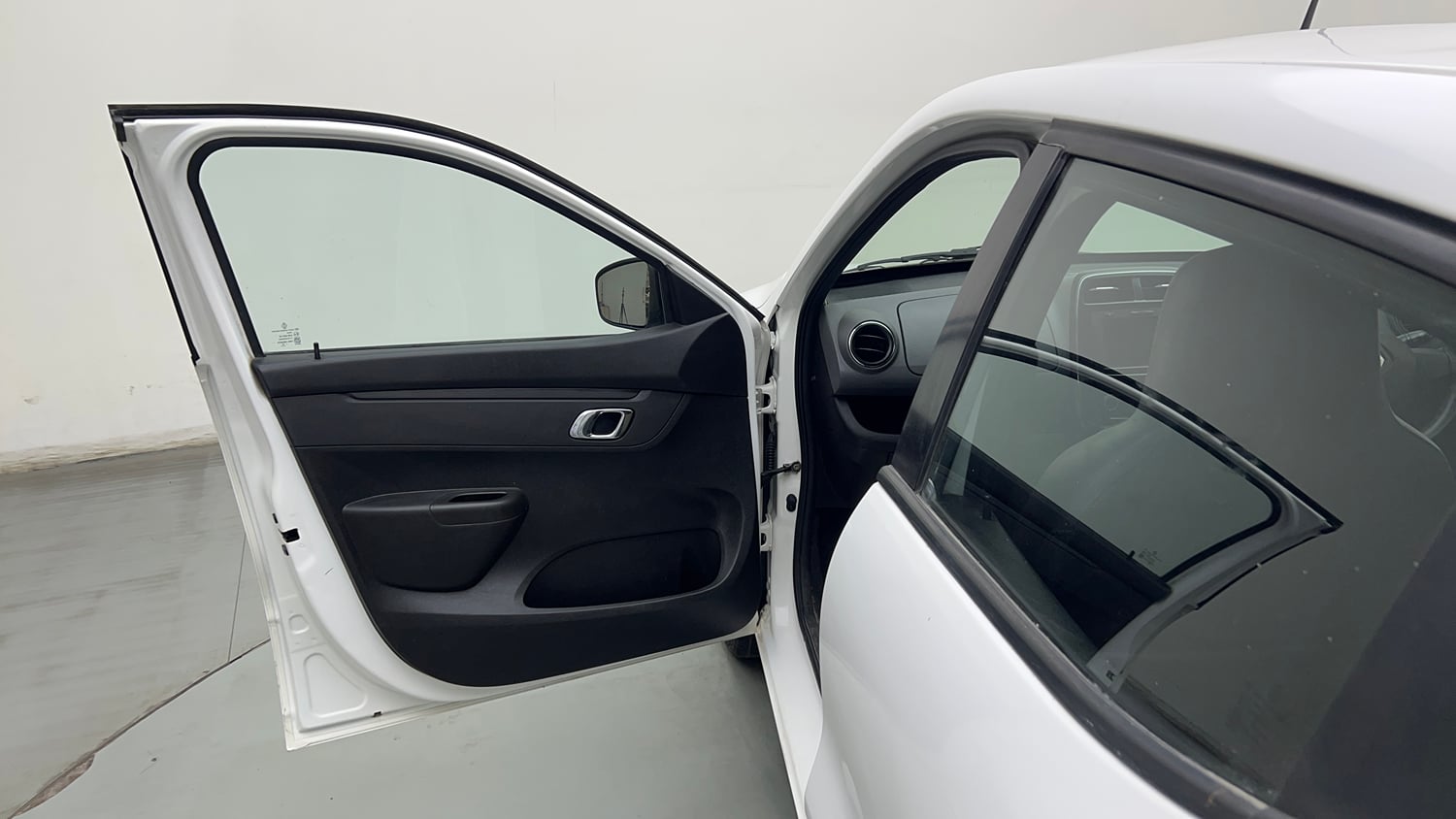 Used 2020 Renault Kwid RXT Opt Petrol Manual interior LEFT FRONT DOOR OPEN VIEW