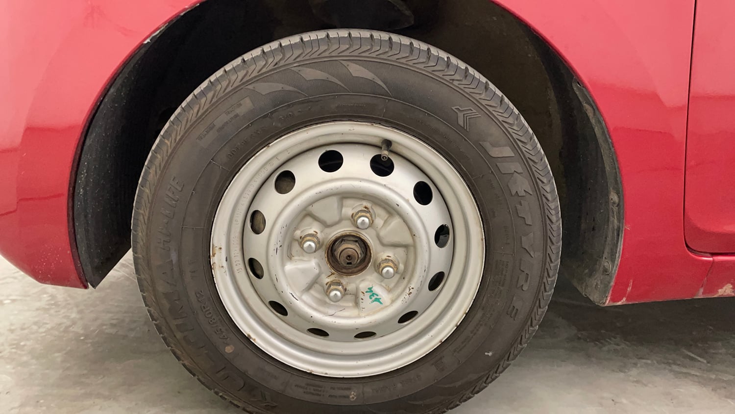 Used 2015 Hyundai Eon D-Lite + Petrol Manual tyres LEFT FRONT TYRE RIM VIEW