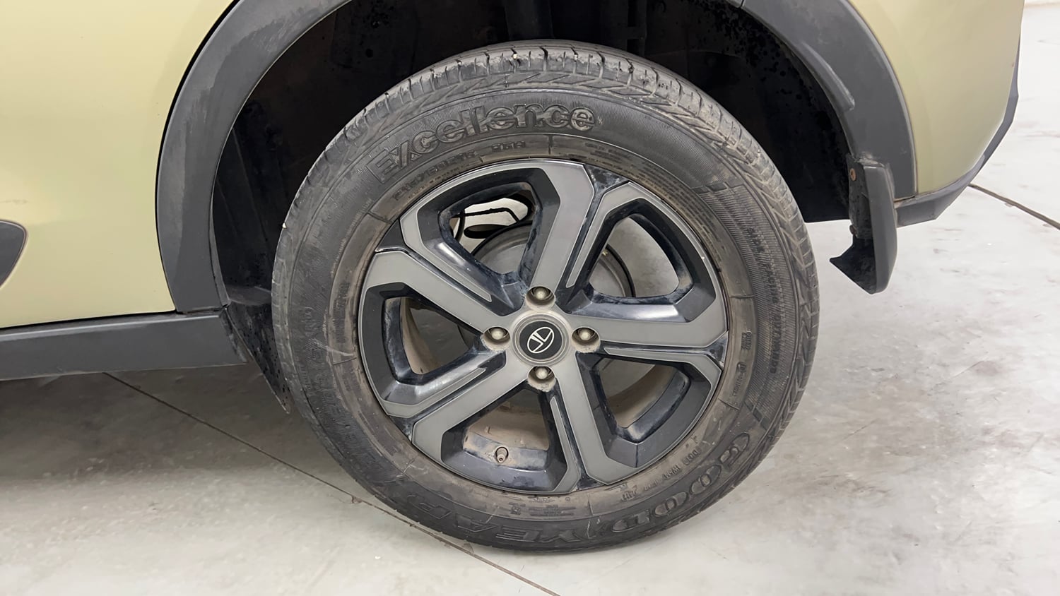 Used 2022 Tata Nexon Kaziranga XZA Plus (Premium) Petrol Automatic tyres LEFT REAR TYRE RIM VIEW