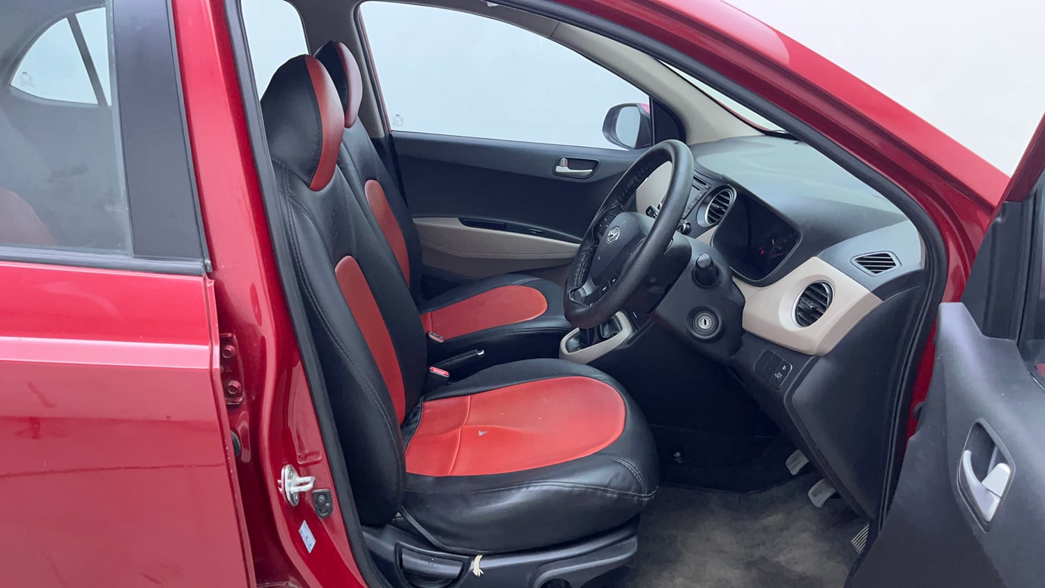 Used 2015 Hyundai Xcent S 1.1 CRDi Diesel Manual interior RIGHT SIDE FRONT DOOR CABIN VIEW