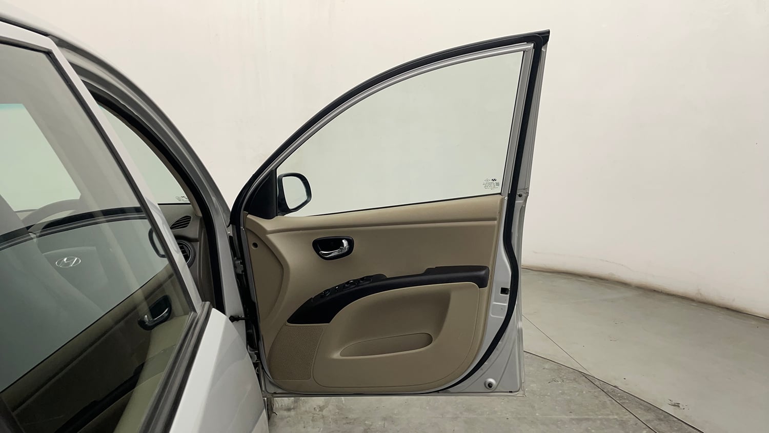 Used 2012 Hyundai i10 Magna 1.2 Kappa2 Petrol Manual interior RIGHT FRONT DOOR OPEN VIEW