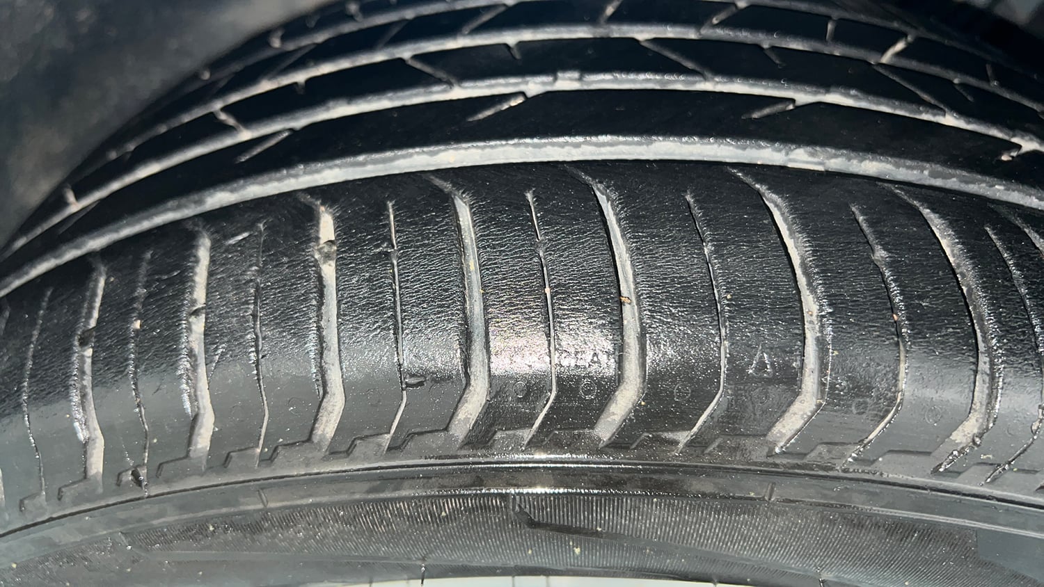 Used 2023 Skoda Slavia Style 1.0L TSI MT Petrol Manual tyres LEFT FRONT TYRE TREAD VIEW