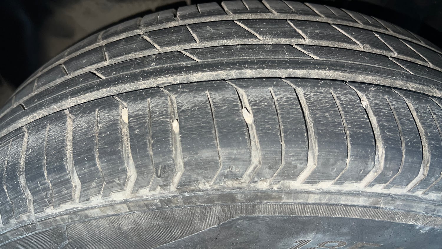 Used 2023 Tata Punch Pure MT Petrol Manual tyres LEFT FRONT TYRE TREAD VIEW
