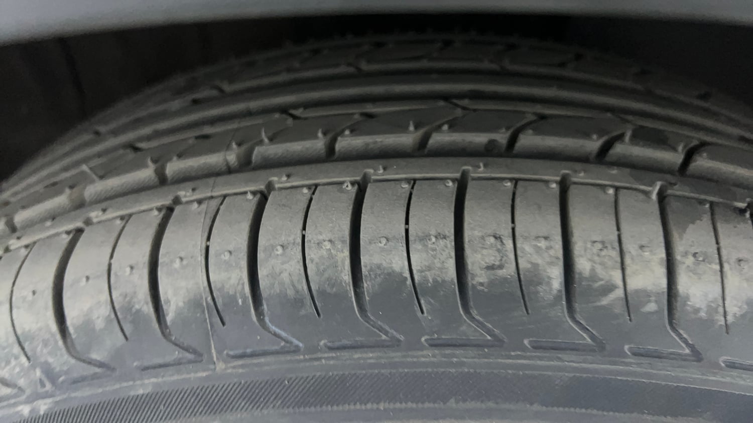 Used 2023 Kia Carens Prestige Plus 1.5 Diesel MT 7 STR Diesel Manual tyres RIGHT FRONT TYRE TREAD VIEW