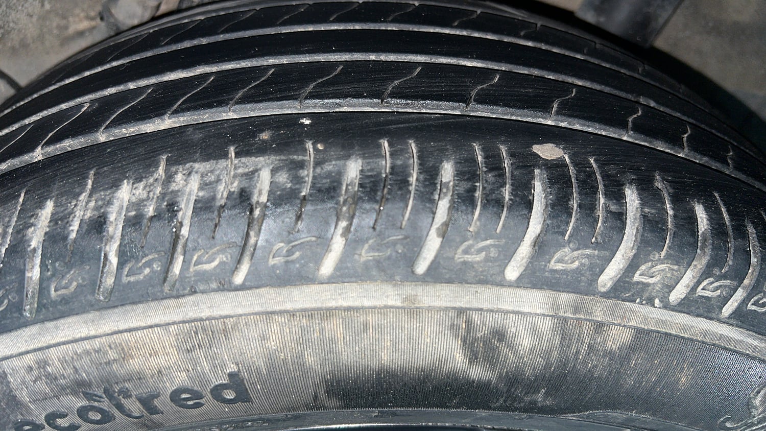Used 2021 Hyundai Venue SX Plus 1.0 Turbo DCT Petrol Automatic tyres LEFT REAR TYRE TREAD VIEW