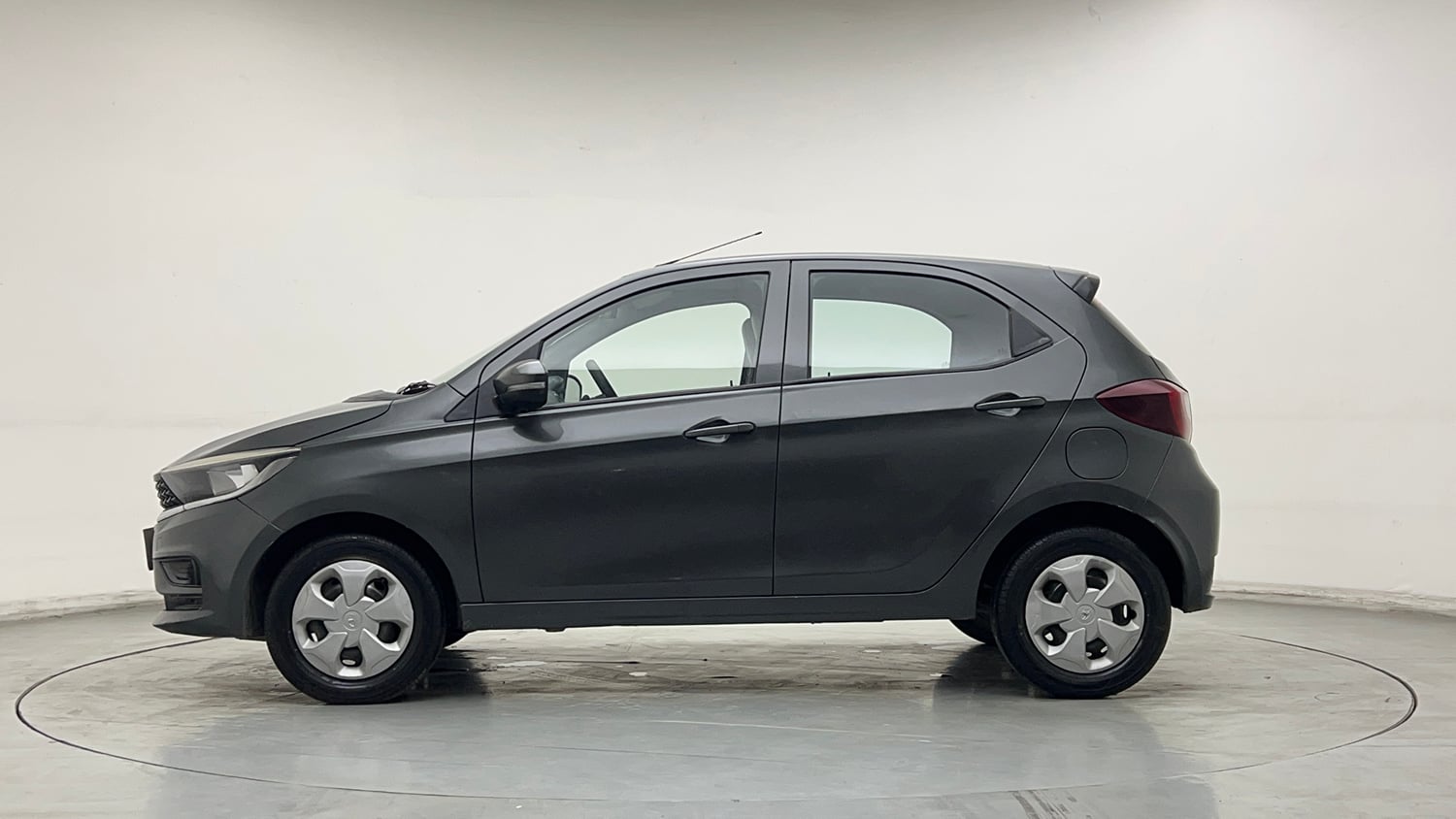 Used 2020 Tata Tiago XT Petrol Manual exterior LEFT SIDE VIEW