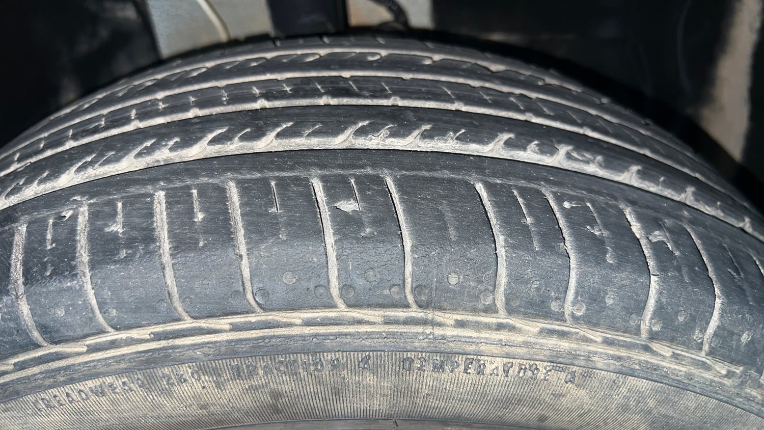 Used 2023 Tata Punch Accomplished Dazzle Pack AMT Petrol Automatic tyres RIGHT FRONT TYRE TREAD VIEW