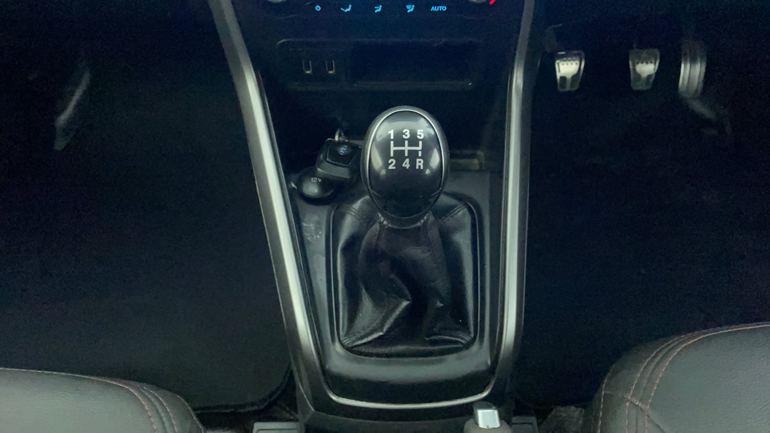 Used 2019 Ford EcoSport Titanium 1.5L TDCi Diesel Manual interior GEAR  KNOB VIEW