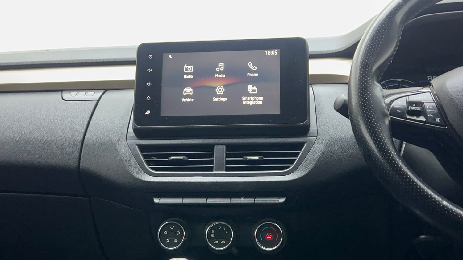 Used 2022 Renault Kiger RXT MT Petrol Manual interior MUSIC SYSTEM & AC CONTROL VIEW