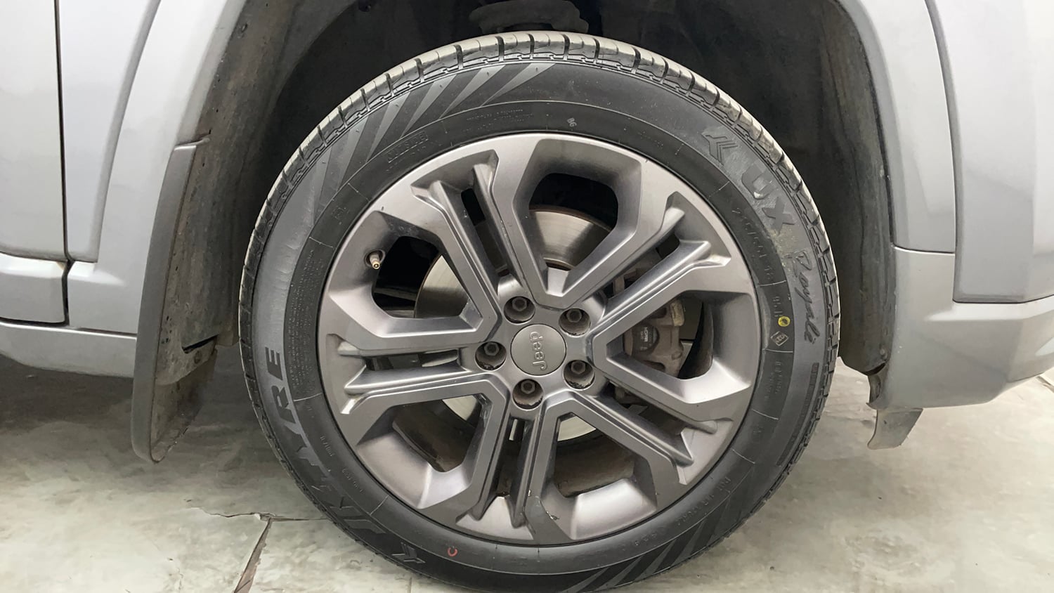 Used 2022 Jeep Compass 5th Anniversary Edition 1.4 Petrol DCT Petrol Automatic tyres RIGHT FRONT TYRE RIM VIEW