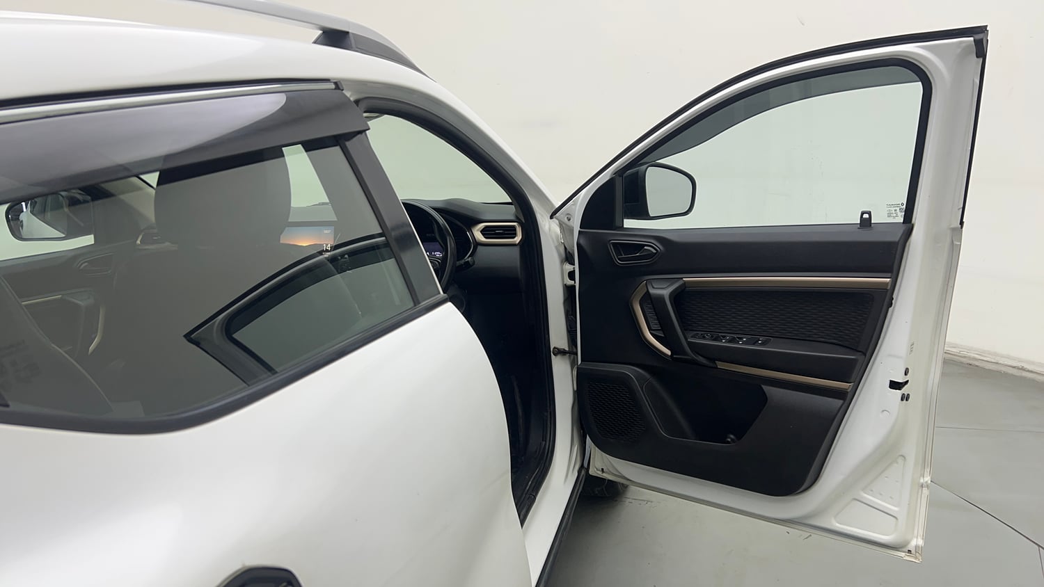 Used 2022 Renault Kiger RXT MT Petrol Manual interior RIGHT FRONT DOOR OPEN VIEW