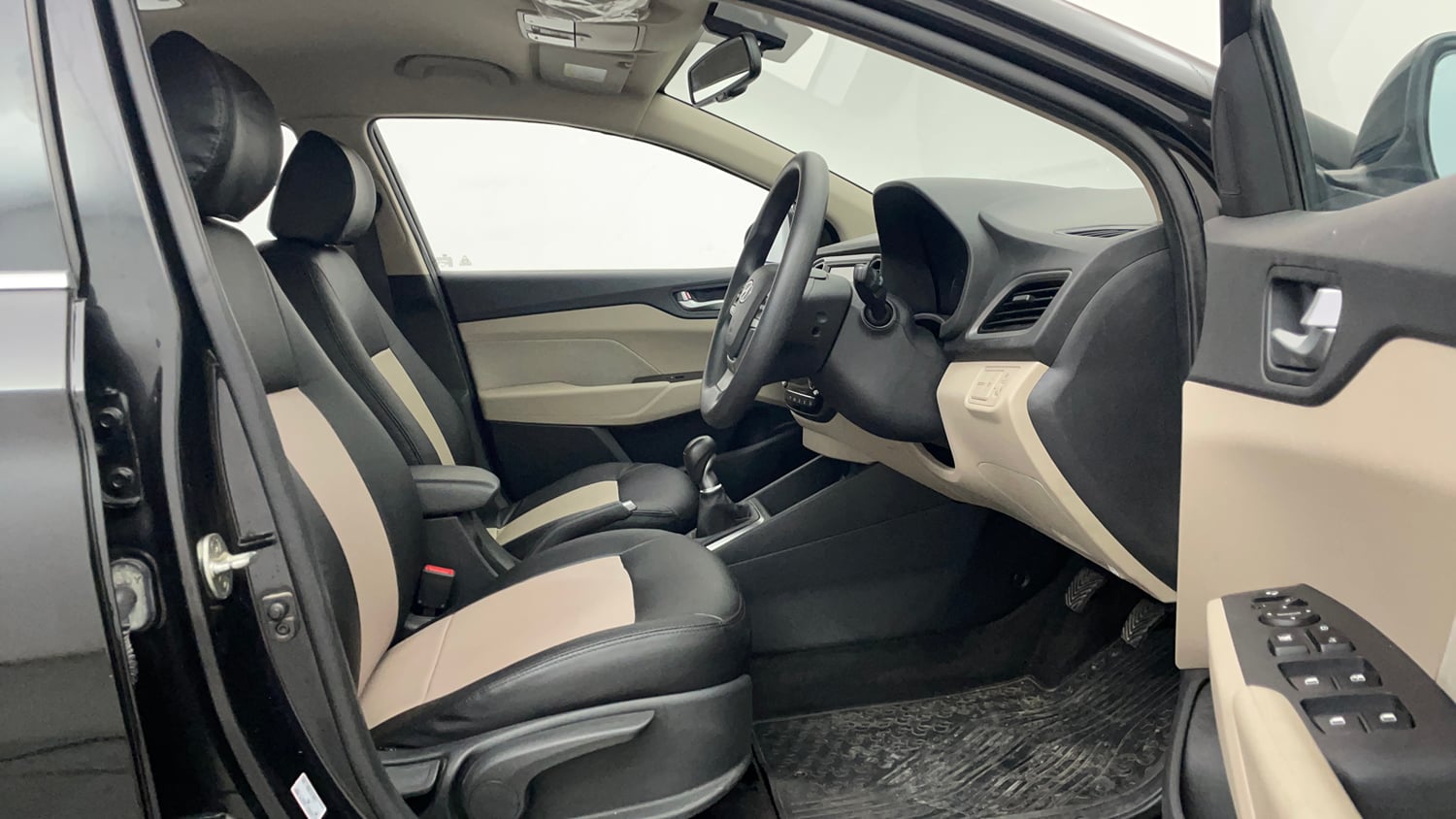 Used 2019 Hyundai Verna SX 1.6 VTVT Petrol Manual interior RIGHT SIDE FRONT DOOR CABIN VIEW
