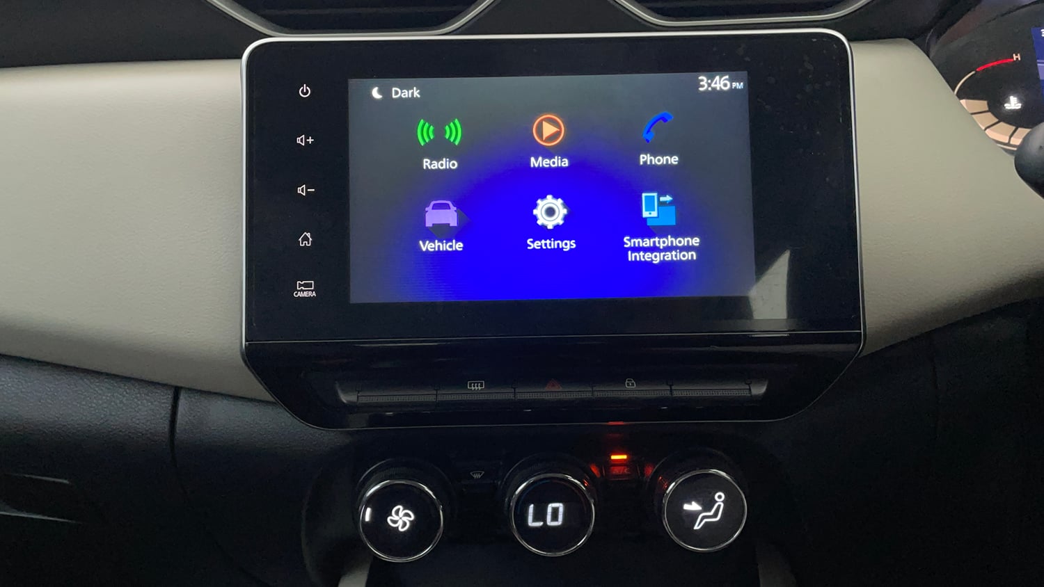 Used 2022 Nissan Magnite XV Turbo Petrol Manual interior MUSIC SYSTEM & AC CONTROL VIEW
