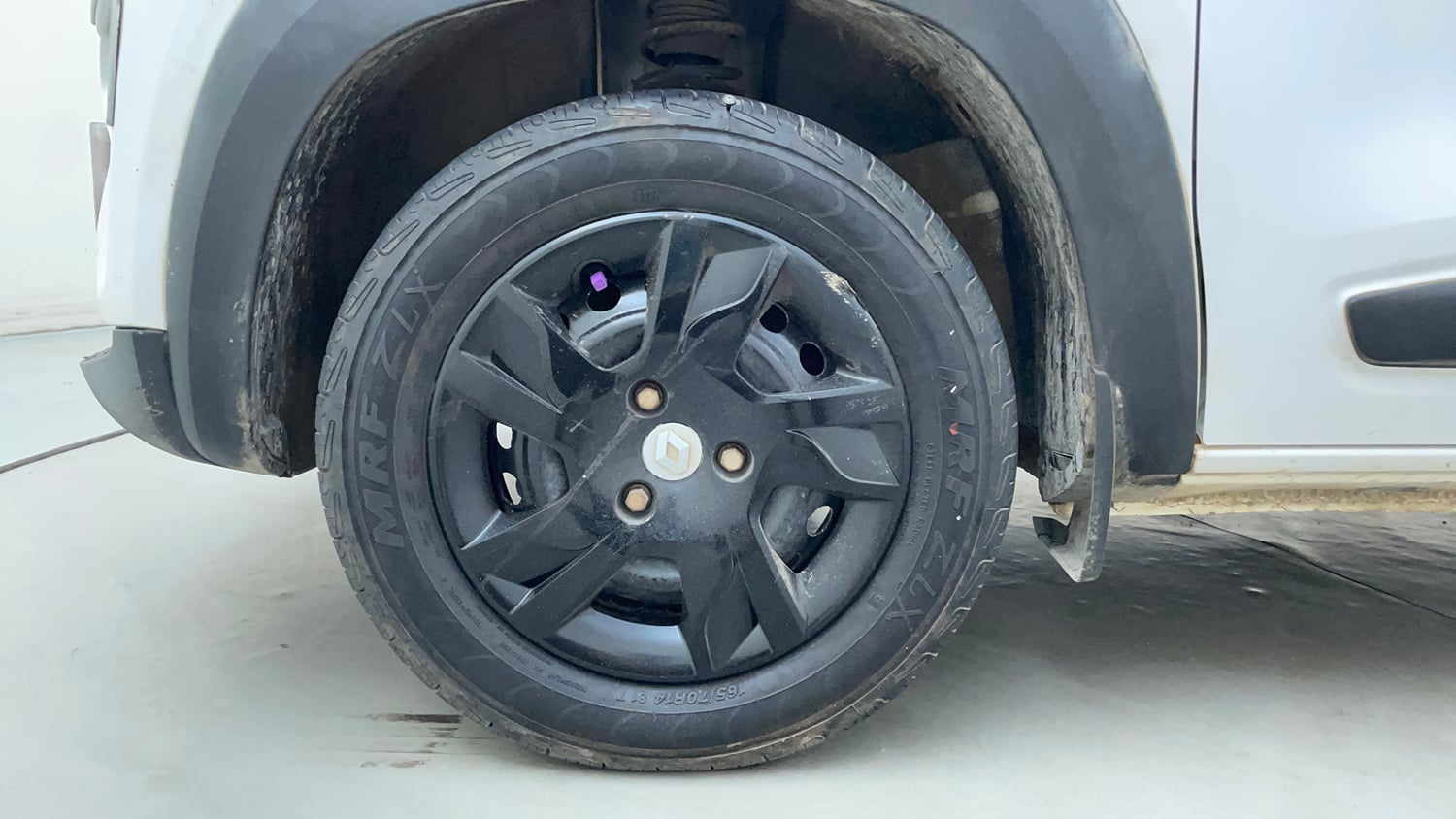 Used 2022 Renault Kwid RXT 1.0 AMT (O) Petrol Automatic tyres LEFT FRONT TYRE RIM VIEW