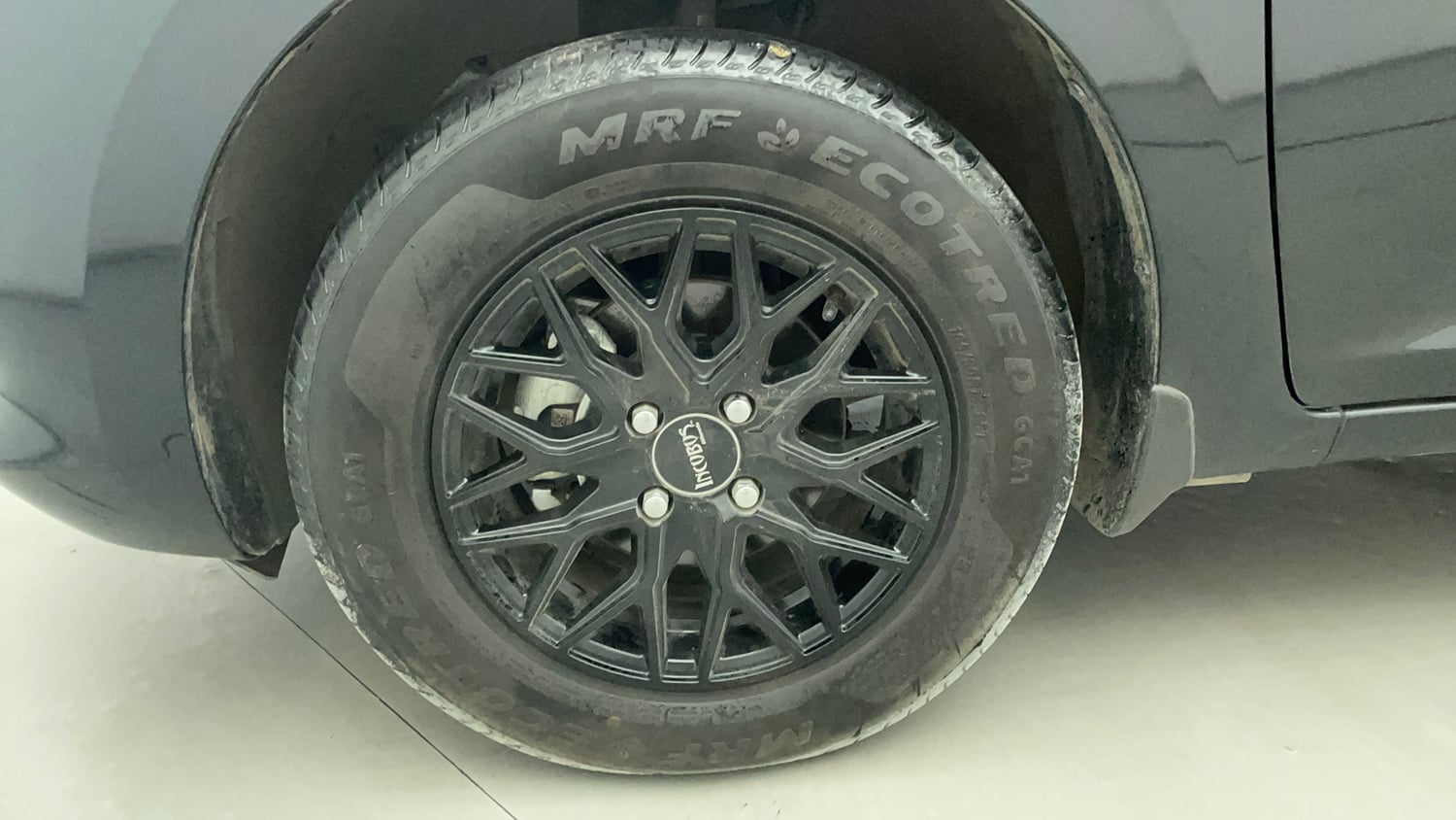 Used 2026 Maruti Suzuki Swift VXi (O) AMT Petrol Automatic tyres LEFT FRONT TYRE RIM VIEW