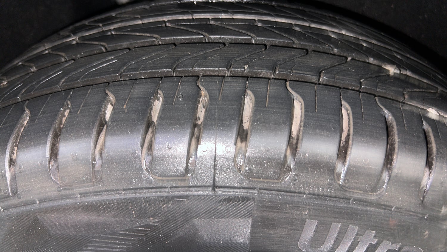 Used 2018 Ford EcoSport Trend + 1.5L Ti-VCT AT Petrol Automatic tyres RIGHT REAR TYRE TREAD VIEW
