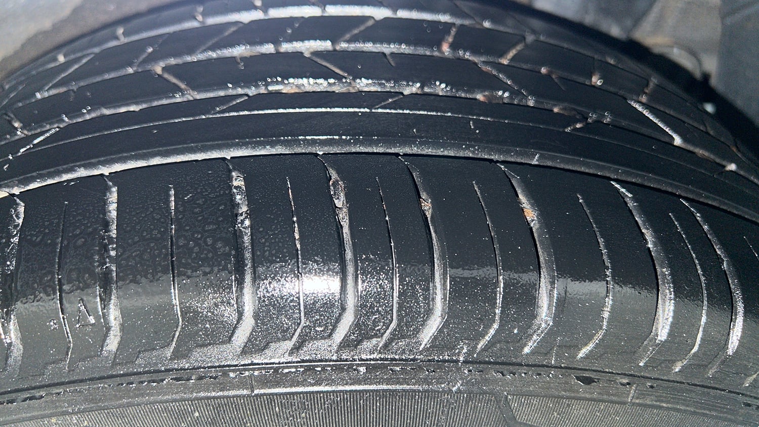Used 2023 Hyundai i20 Asta (O) 1.2 IVT Petrol Automatic tyres LEFT REAR TYRE TREAD VIEW