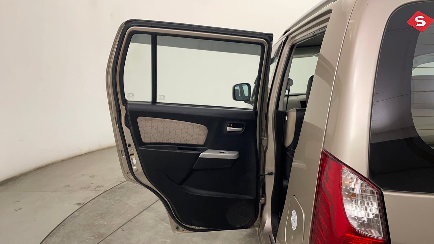 Used 2016 Maruti Suzuki Wagon R VXI Petrol Manual interior LEFT REAR DOOR OPEN VIEW