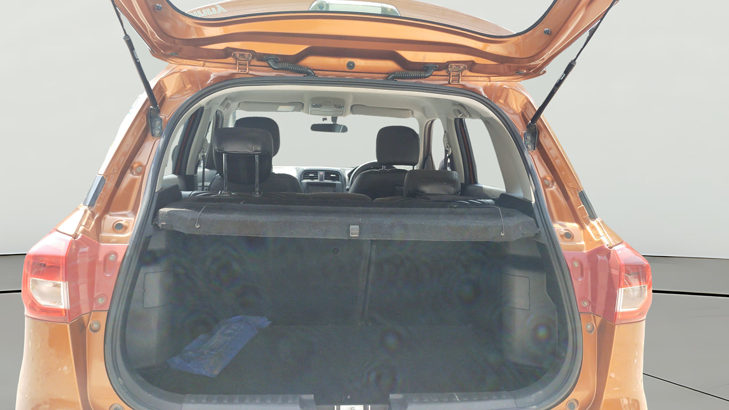 Used 2019 maruti-suzuki Vitara Brezza ZDi Plus Dual Tone AGS Diesel Automatic interior DICKY INSIDE VIEW