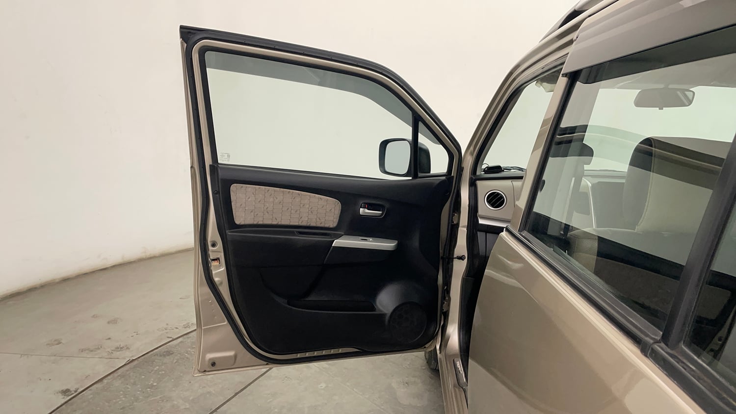Used 2016 Maruti Suzuki Wagon R VXI Petrol Manual interior LEFT FRONT DOOR OPEN VIEW