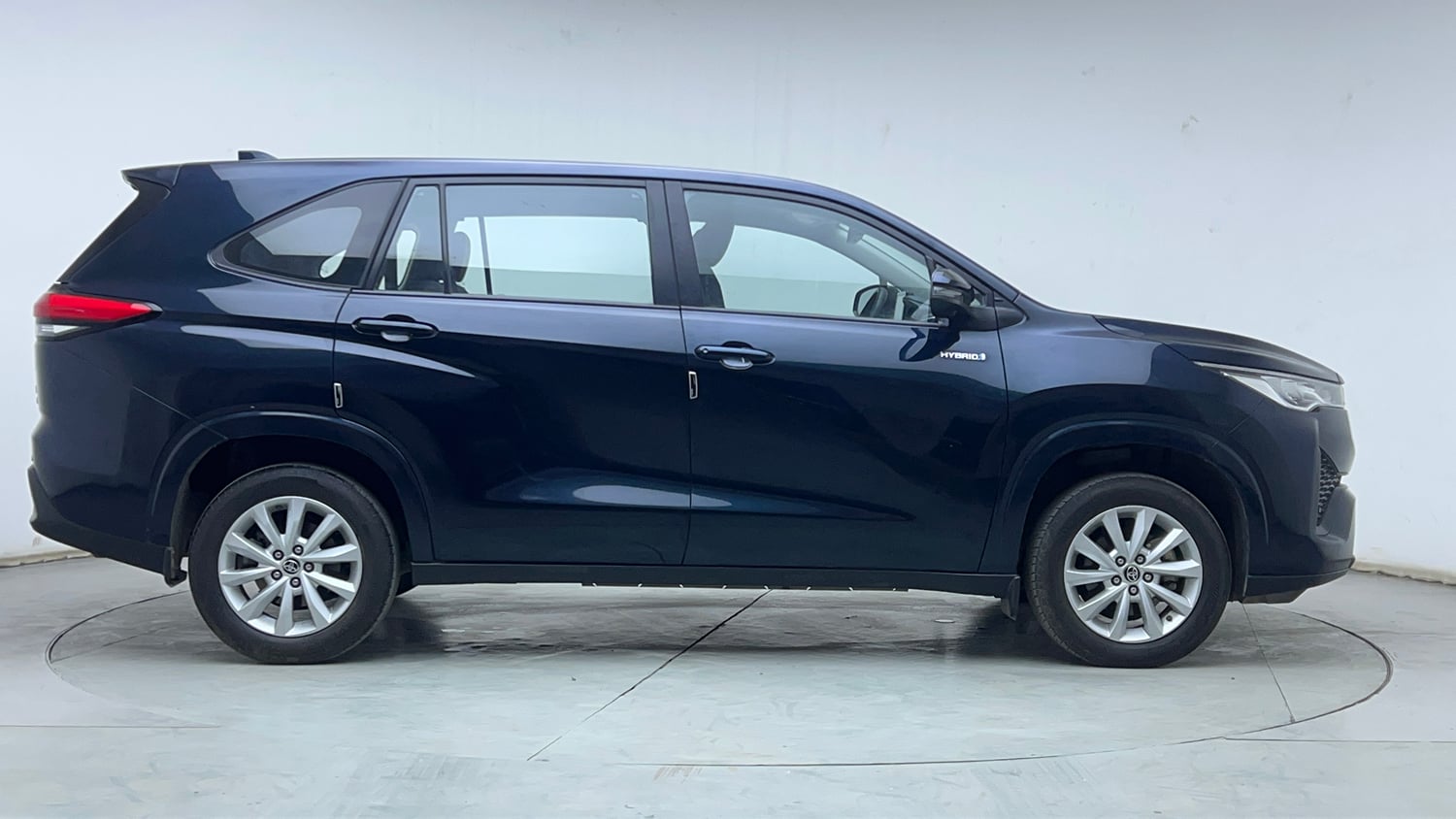 Used 2023 Toyota Innova Hycross VX Hybrid 7 STR Hybrid Automatic exterior RIGHT SIDE VIEW