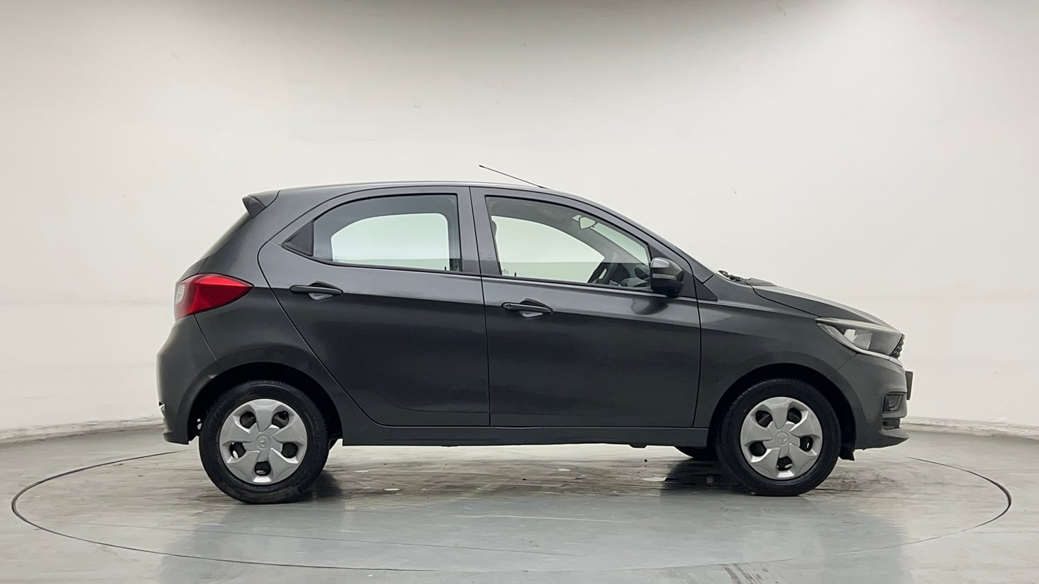 Used 2020 Tata Tiago XT Petrol Manual exterior RIGHT SIDE VIEW