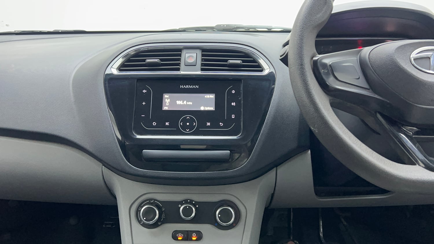 Used 2020 Tata Tiago XT Petrol Manual interior MUSIC SYSTEM & AC CONTROL VIEW