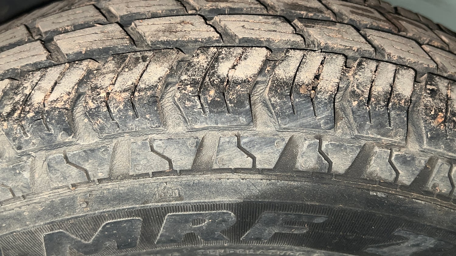 Used 2014 Maruti Suzuki Alto 800 Vxi Petrol Manual tyres LEFT REAR TYRE TREAD VIEW