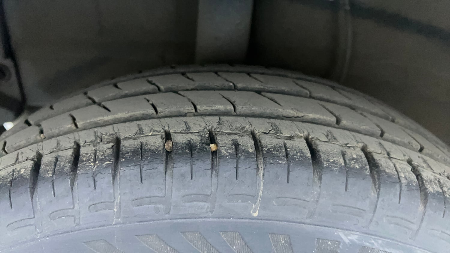 Used 2020 Hyundai Grand i10 Nios Sportz AMT 1.2 Kappa VTVT Petrol Automatic tyres RIGHT REAR TYRE TREAD VIEW