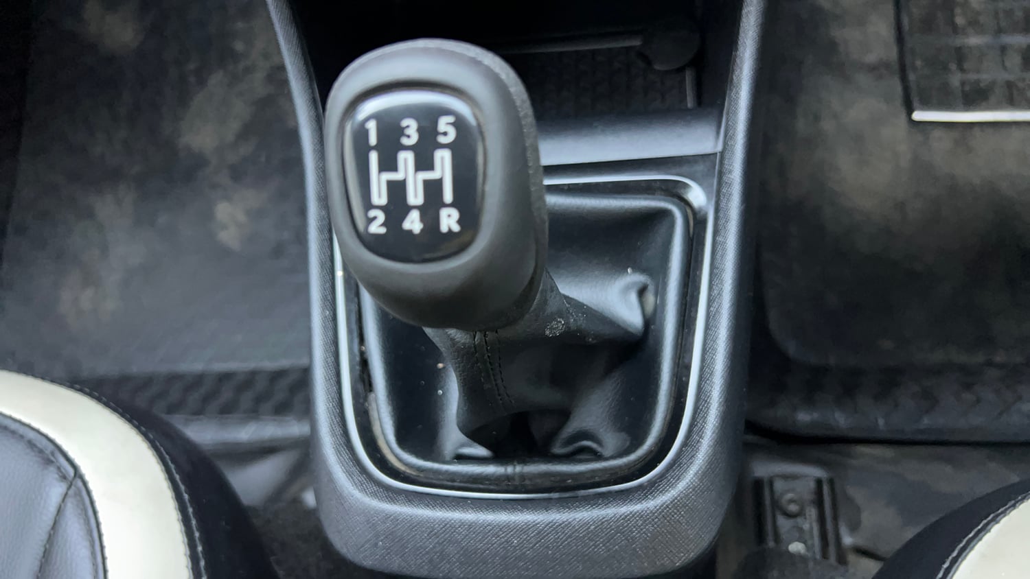 Used 2022 Tata Punch Adventure MT Petrol Manual interior GEAR  KNOB VIEW