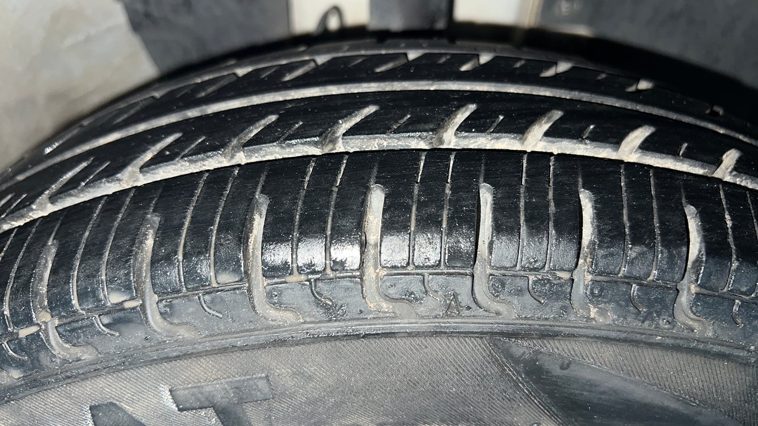 Used 2020 Renault Kwid RXT Opt Petrol Manual tyres RIGHT FRONT TYRE TREAD VIEW
