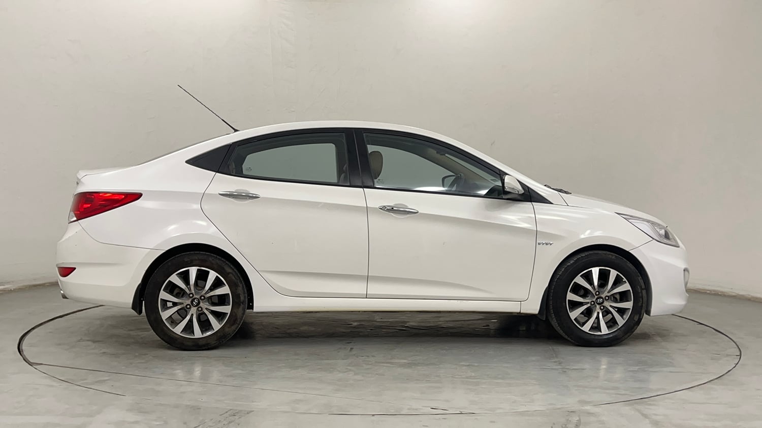 Used 2014 Hyundai Verna Fluidic 1.6 VTVT SX Petrol Manual exterior RIGHT SIDE VIEW