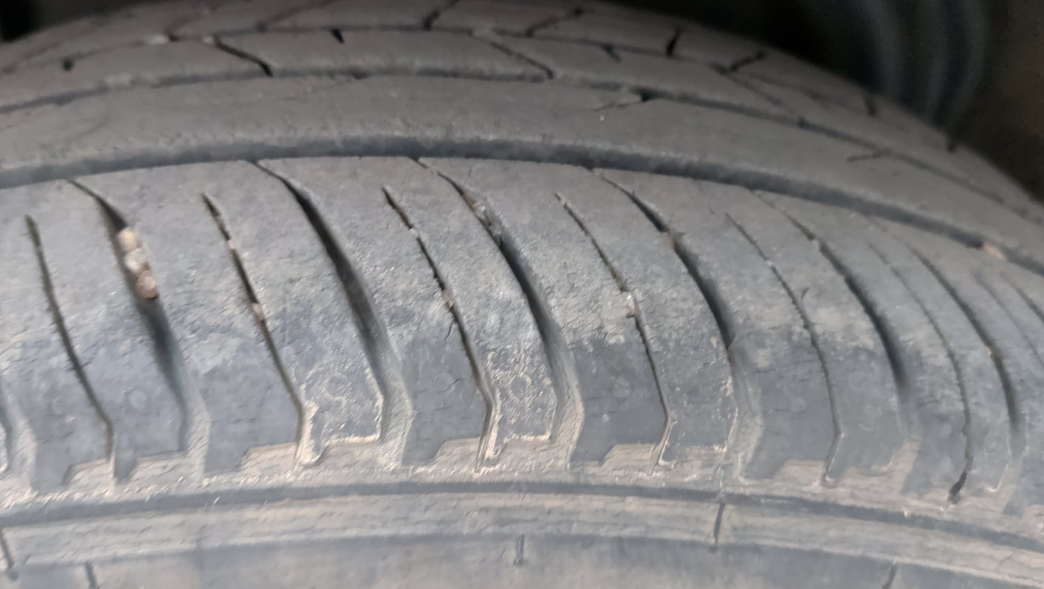 Used 2023 Nissan Magnite XL Petrol Manual tyres RIGHT REAR TYRE TREAD VIEW