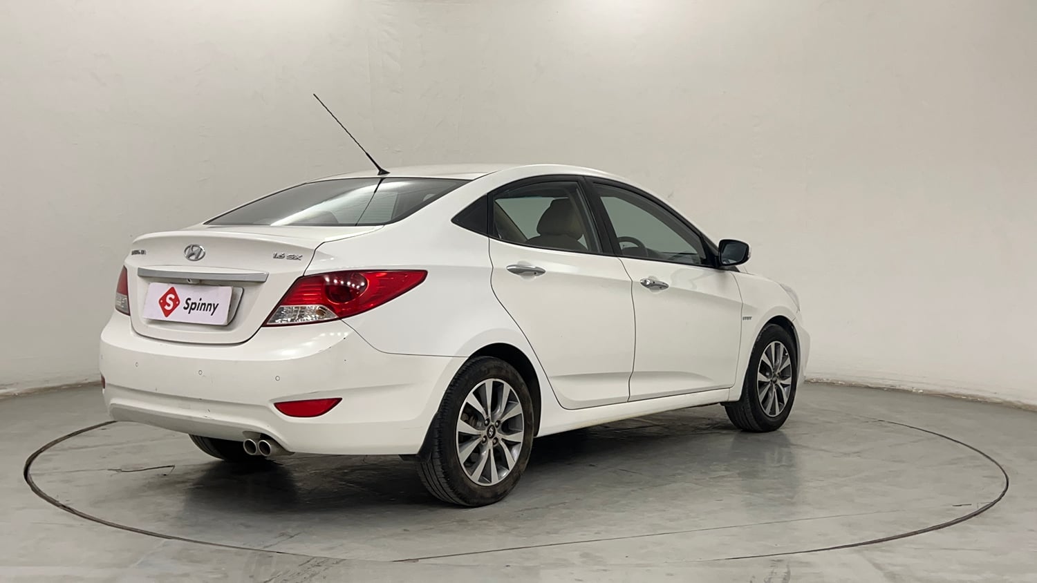 Used 2014 Hyundai Verna Fluidic 1.6 VTVT SX Petrol Manual exterior RIGHT REAR CORNER VIEW