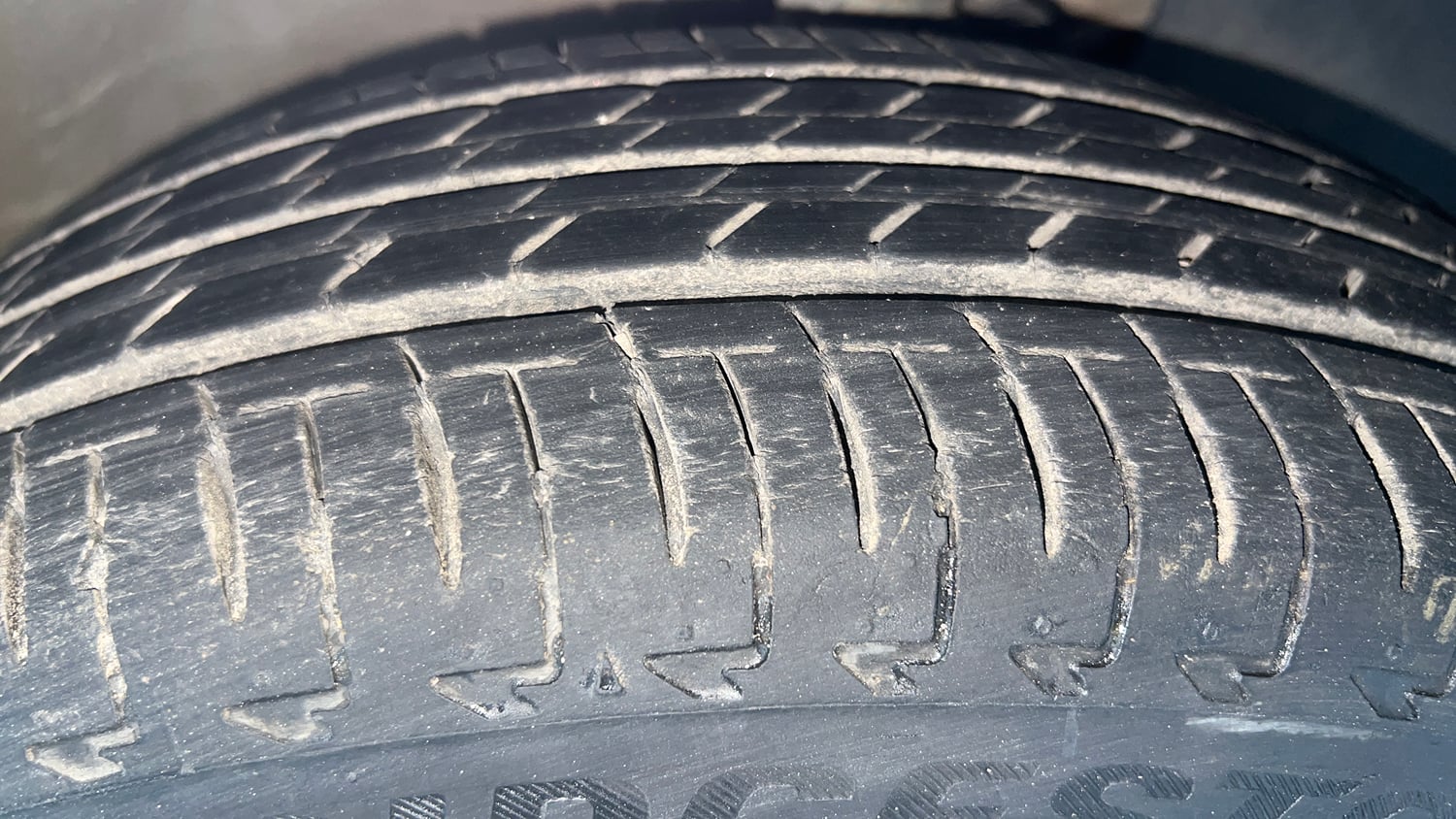 Used 2023 Maruti Suzuki Ignis Sigma 1.2 MT Petrol Manual tyres RIGHT FRONT TYRE TREAD VIEW