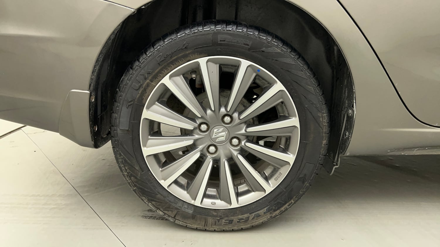 Used 2020 Maruti Suzuki Ciaz Alpha 1.5 AT Petrol Automatic tyres RIGHT REAR TYRE RIM VIEW