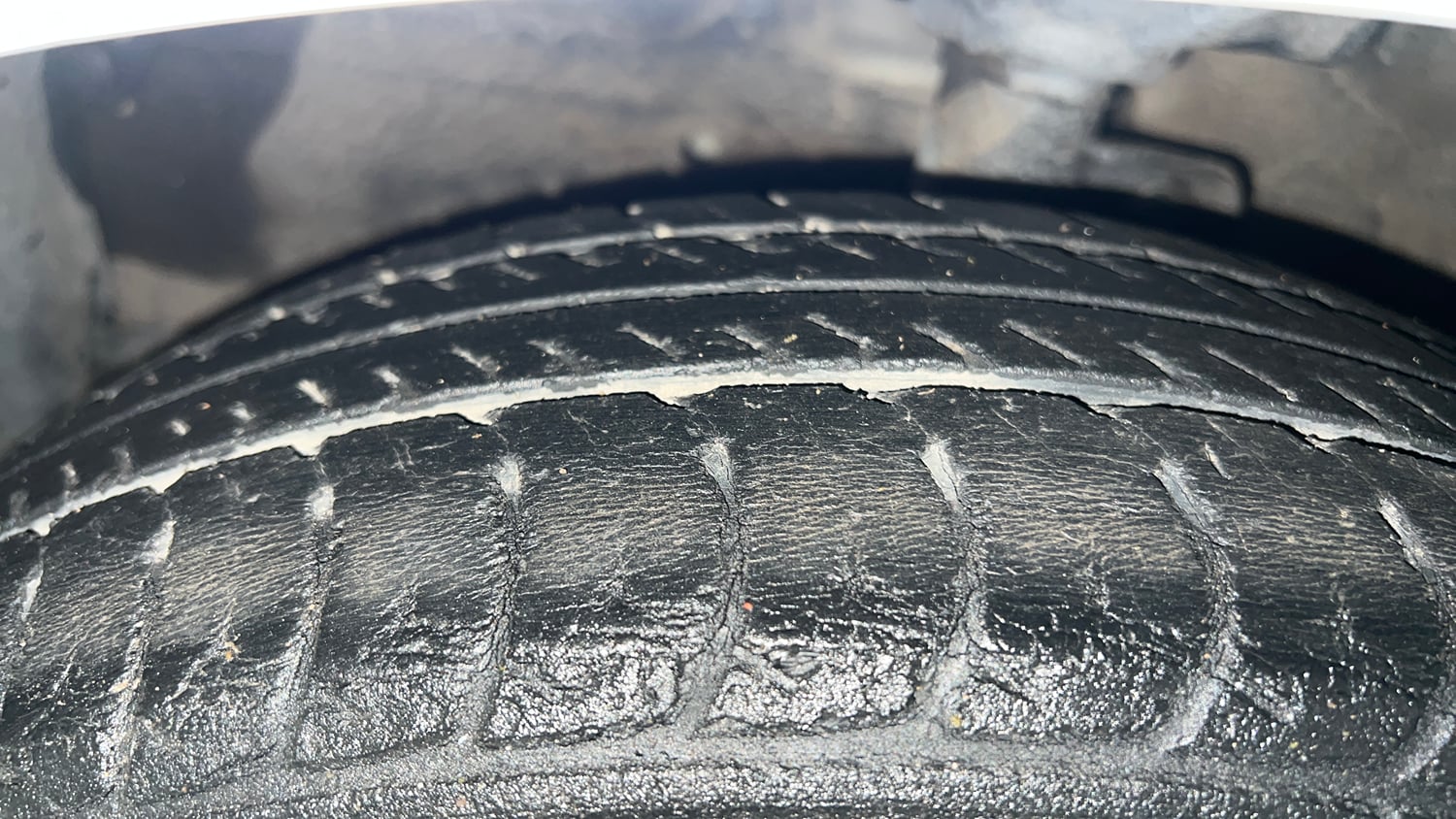 Used 2017 Maruti Suzuki Celerio VXi AMT Petrol Automatic tyres LEFT FRONT TYRE TREAD VIEW