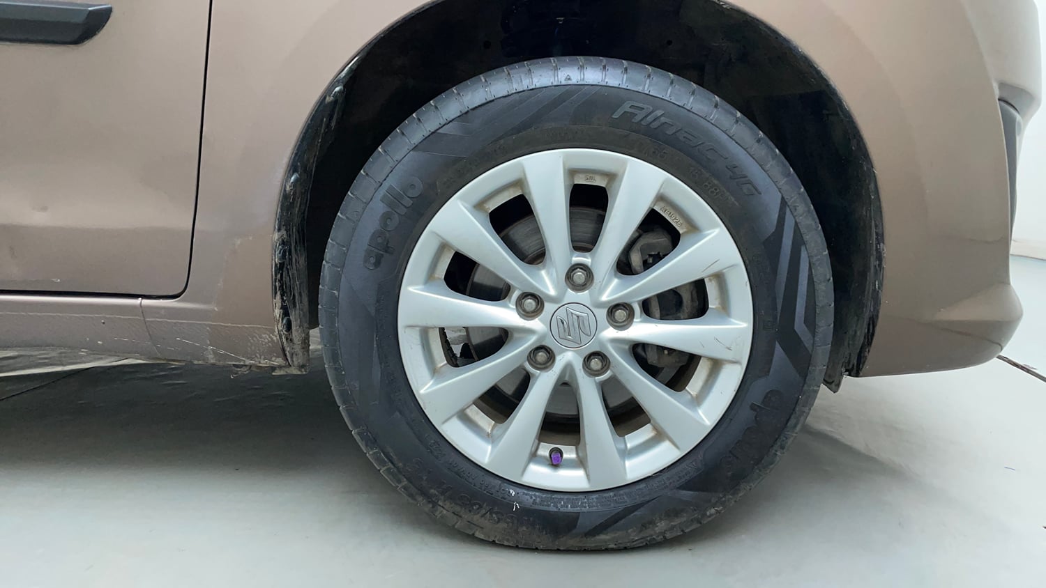 Used 2015 Maruti Suzuki Ertiga ZXi Petrol Manual tyres RIGHT FRONT TYRE RIM VIEW
